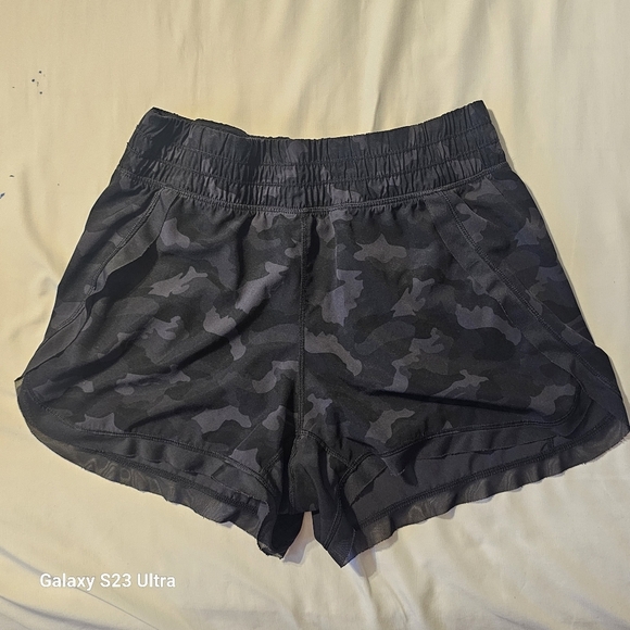 Women athletic shorts sz small - Picture 4 of 4